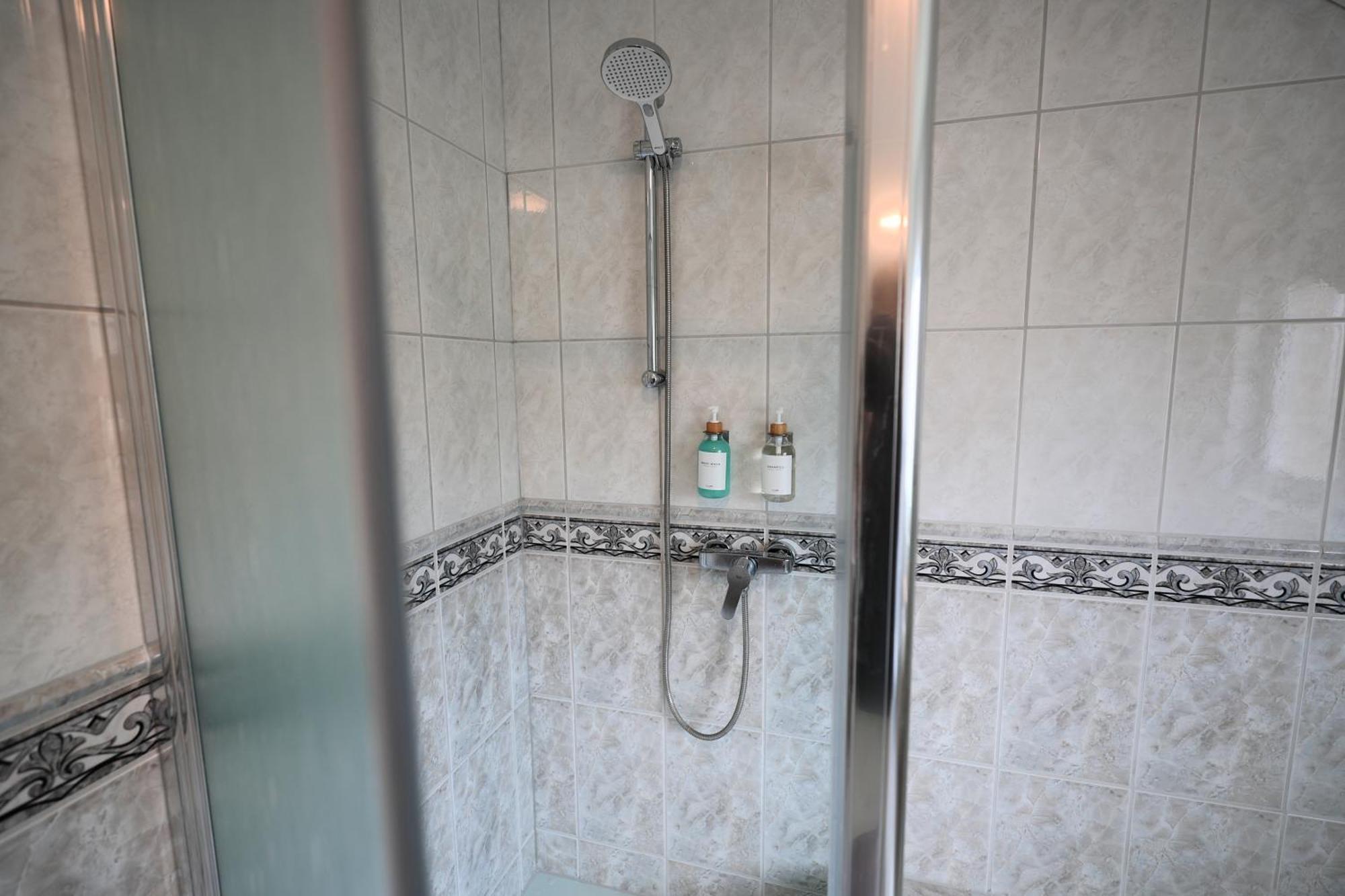 Goldhouse - Sauna, Whirlpool, Switch, Darts & Mehr Андернах Екстер'єр фото